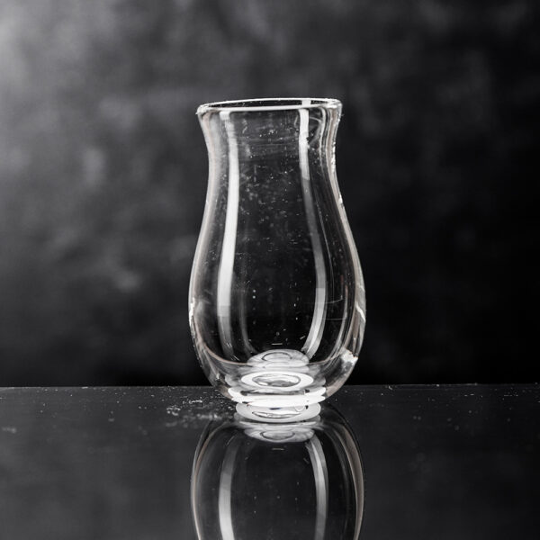 Minimalist smooth tasting glass